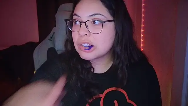 Snapshot of drizzypeach602 chatting on 31, 10, 2025 drizzypeach602 online show from 31, 10, 2025