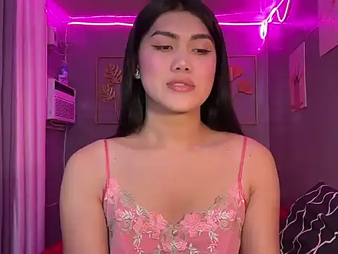 Delicate Savannah online show from 25, 10, 2025