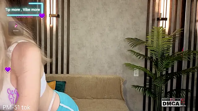 Holl1Would online show from 21, 12, 2025