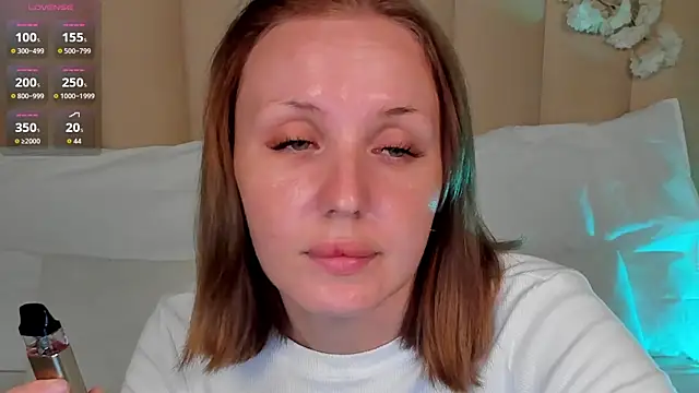 Snapshot of LianaFord chatting on 7, 6, 2026 LianaFord online show from 7, 6, 2026