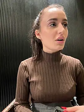 Snapshot of Zeyna1 chatting on 4, 1, 2025 Zeyna1 online show from 4, 1, 2025