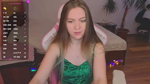 CyrilaPuff online show from 4, 12, 2024