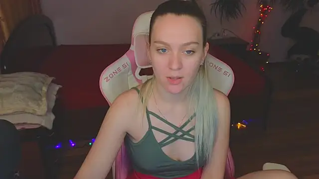 CyrilaPuff online show from 17, 12, 2024