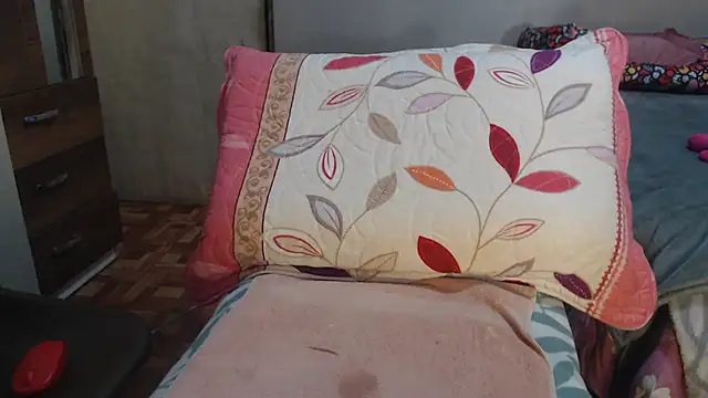 Snapshot of gatitas_traviesas chatting on 9, 10, 2025 gatitas traviesas online show from 9, 10, 2025