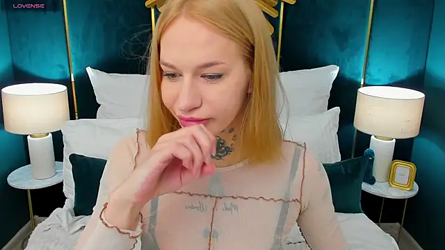 Snapshot of SarahLust chatting on 8, 5, 2026 SarahLust online show from 8, 5, 2026