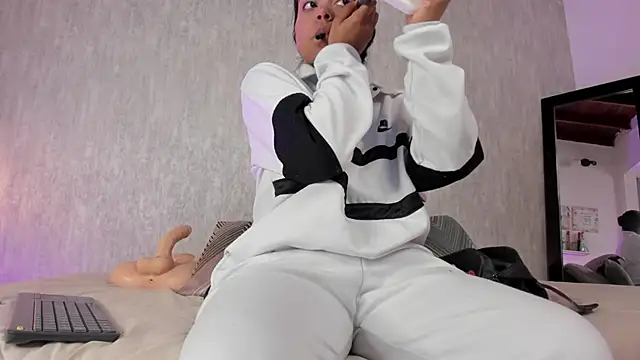 Snapshot of Eva_Zc chatting on 6, 11, 2025 Eva Zc online show from 6, 11, 2025