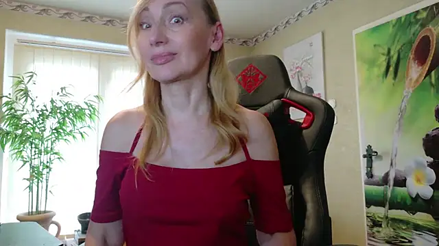 Snapshot of HotLana69 chatting on 18, 5, 2026 HotLana69 online show from 18, 5, 2026