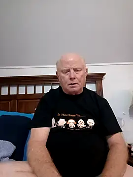 Snapshot of bigspike1960 chatting on 28, 10, 2025 bigspike1960 online show from 28, 10, 2025