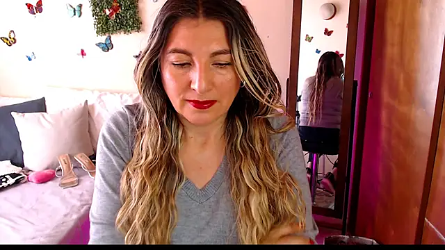 Jolie-Mature online show from 22, 4, 2026