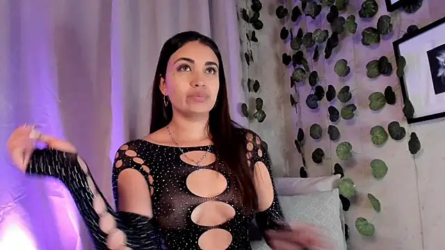 aisha es online show from 3, 3, 2025