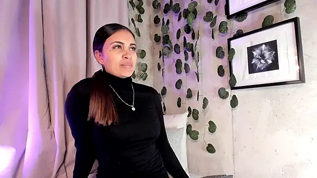 aisha es online show from 25, 2, 2025