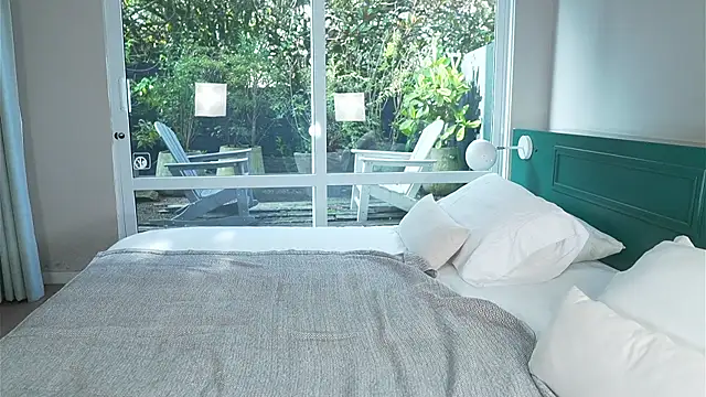 aisha es online show from 17, 12, 2025