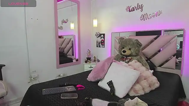 Snapshot of Karly_moon chatting on 9, 9, 2025 Karly moon online show from 9, 9, 2025