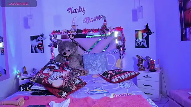 Snapshot of Karly_moon chatting on 18, 12, 2024 Karly moon online show from 18, 12, 2024