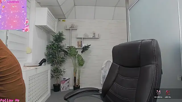 EllaMilf  online show from 14, 4, 2026