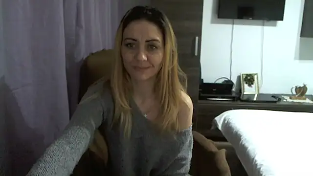 EllaMilf  online show from 18, 1, 2026