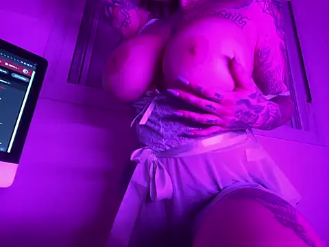 Snapshot of SabrinaRussel chatting on 20, 2, 2025 SabrinaRussel online show from 20, 2, 2025