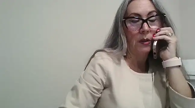 EvaRobinson online show from 5, 3, 2025