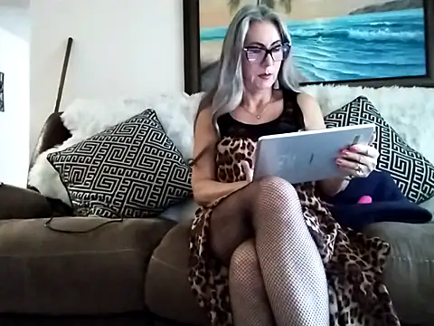 EvaRobinson online show from 11, 3, 2025