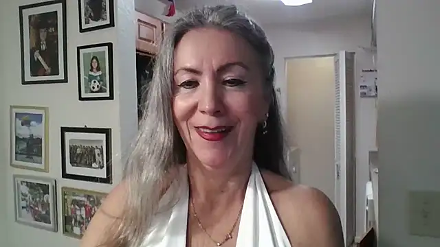 EvaRobinson online show from 17, 2, 2025