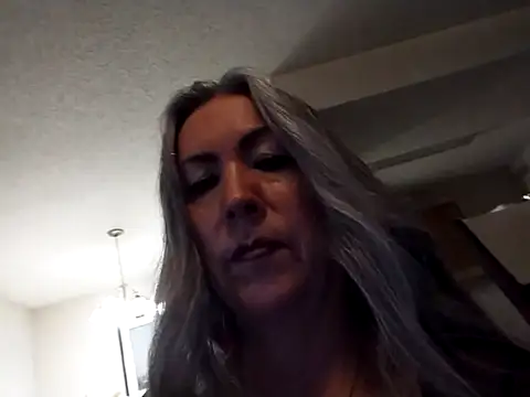 EvaRobinson online show from 9, 3, 2025