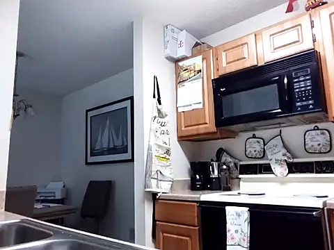 EvaRobinson online show from 6, 3, 2025