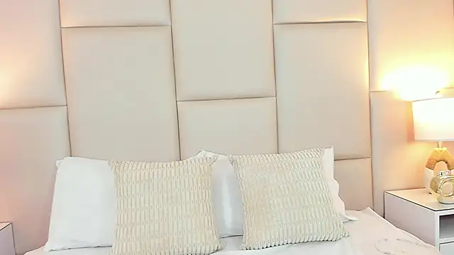 AntoniaRoss  online show from 6, 3, 2026