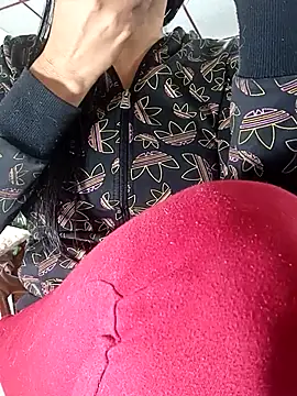 kelly dirty  online show from 6, 11, 2025