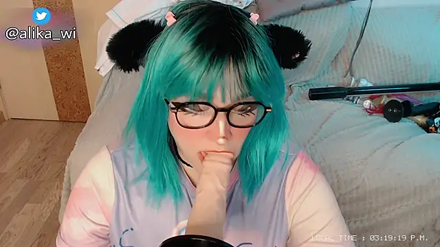 Snapshot of kitty_alika chatting on 5, 11, 2025 kitty alika online show from 5, 11, 2025