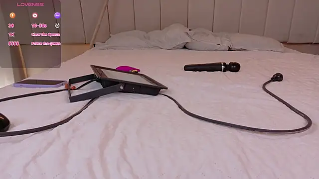 Snapshot of Megan_browns1 chatting on 5, 11, 2025 Megan browns1 online show from 5, 11, 2025