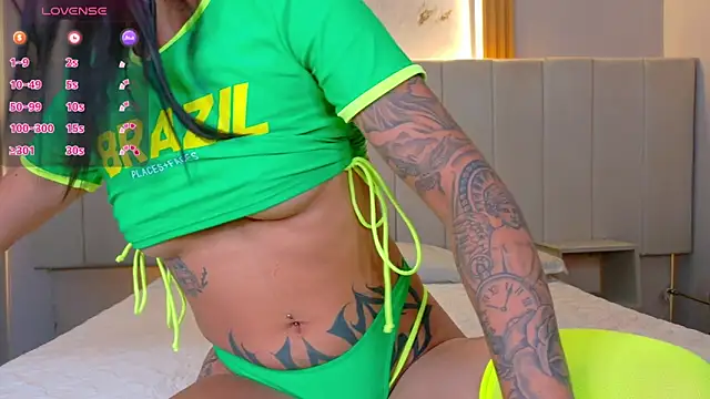 Snapshot of Megan_browns1 chatting on 7, 11, 2025 Megan browns1 online show from 7, 11, 2025