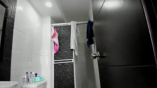 sophiaamethystt online show from 13, 1, 2026