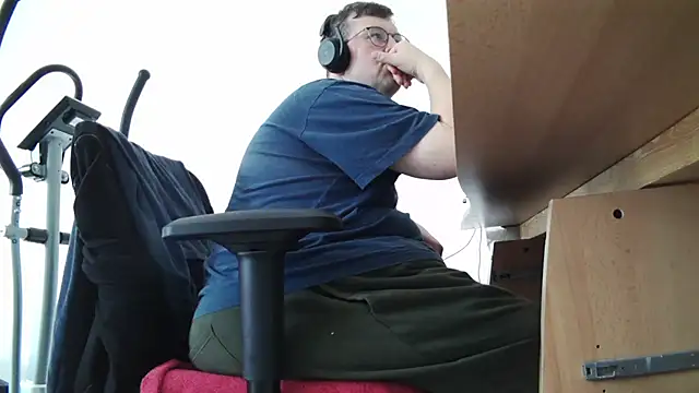 Snapshot of chubbysmallcock@xh chatting on 5, 7, 2026 chubbysmallcockxh online show from 5, 7, 2026