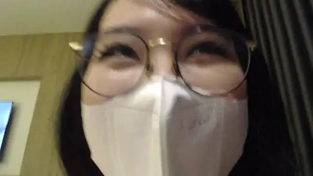 Snapshot of Onee-Chew chatting on 11, 10, 2025 Onee-Chew online show from 11, 10, 2025