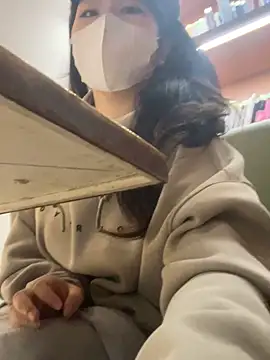 Snapshot of Onee-Chew chatting on 25, 11, 2025 Onee-Chew online show from 25, 11, 2025