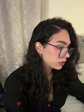 Samantha Bernardo online show from 25, 4, 2026