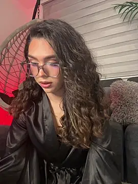 Samantha Bernardo online show from 12, 4, 2026