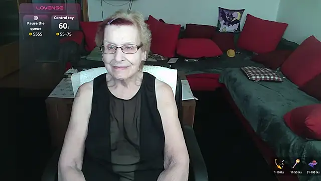 HeisseomaOriginal online show from 11, 11, 2025