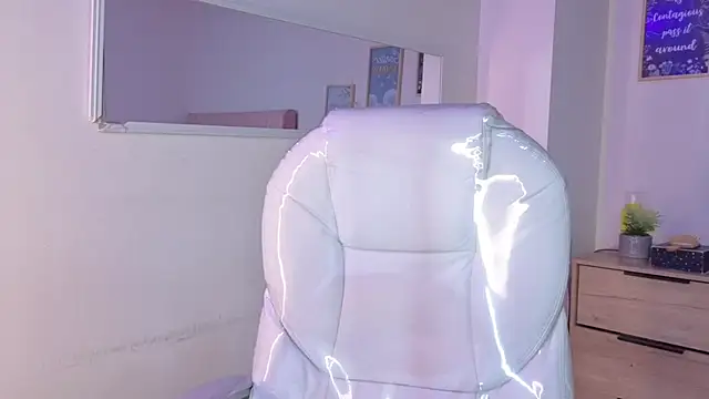 bluee hazell online show from 21, 4, 2026