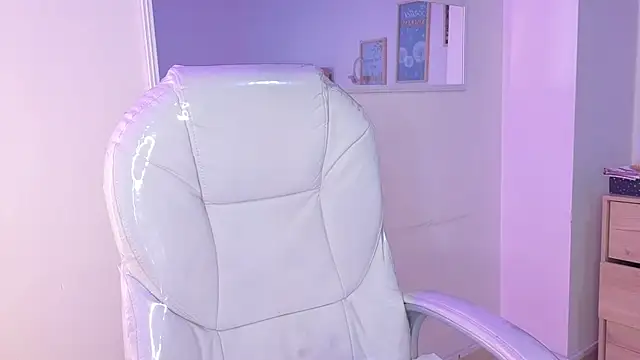 bluee hazell online show from 28, 10, 2025