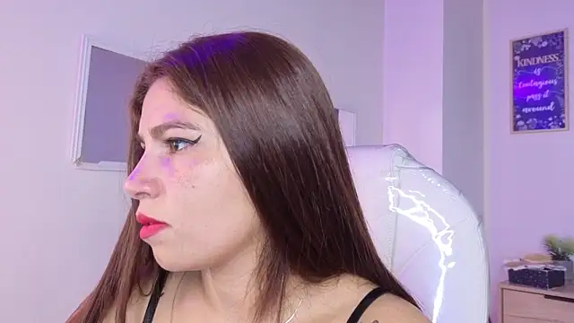 bluee hazell online show from 14, 2, 2026