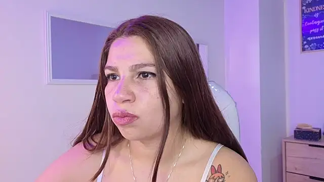 bluee hazell online show from 5, 12, 2025