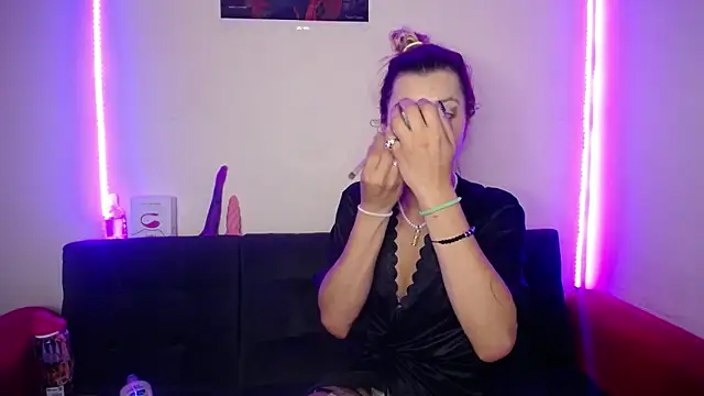 yuliana 19 online show from 10, 3, 2026