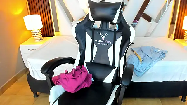 Snapshot of Linda4Petite chatting on 8, 10, 2025 Linda4Petite online show from 8, 10, 2025