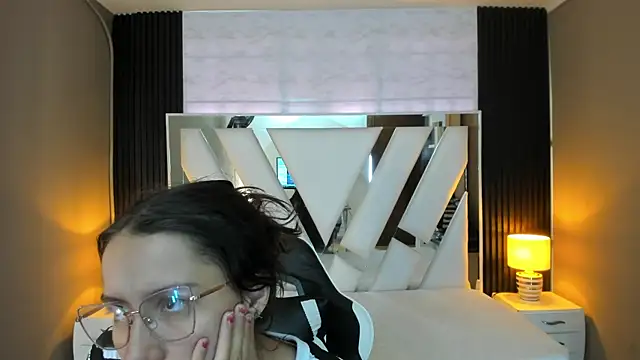 Linda4Petite online show from 14, 12, 2025