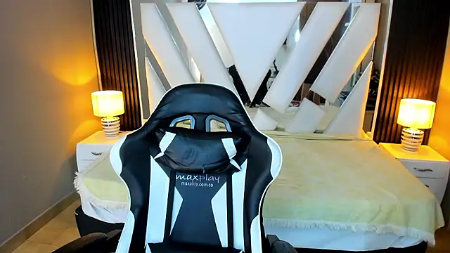 Linda4Petite online show from 16, 2, 2026