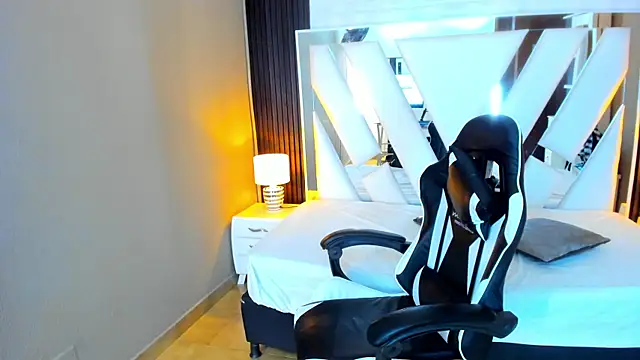 Snapshot of Linda4Petite chatting on 10, 11, 2025 Linda4Petite online show from 10, 11, 2025