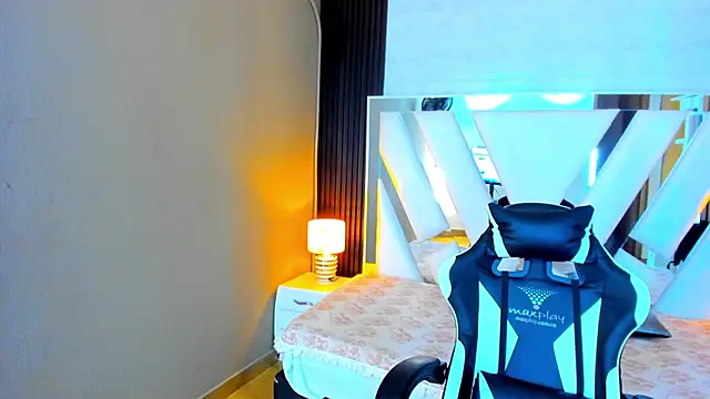 Snapshot of Linda4Petite chatting on 14, 10, 2025 Linda4Petite online show from 14, 10, 2025