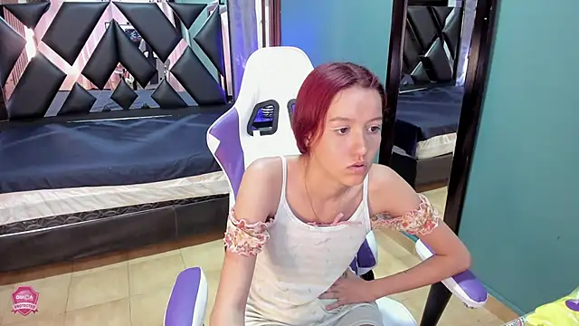 Snapshot of Linda4Petite chatting on 8, 3, 2025 Linda4Petite online show from 8, 3, 2025