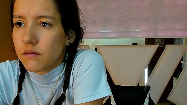 Snapshot of Linda4Petite chatting on 11, 10, 2025 Linda4Petite online show from 11, 10, 2025